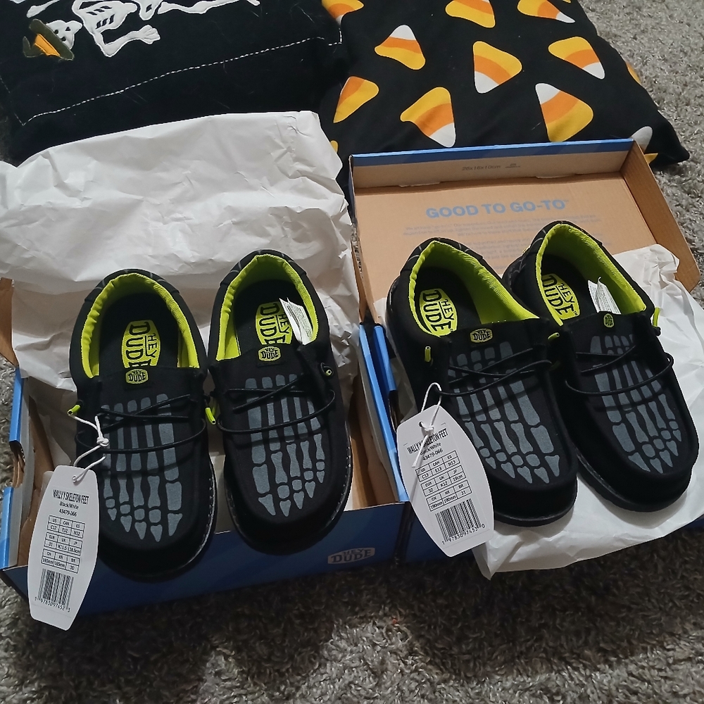 Hey Dudes Skeleton Feet Halloween 🎃